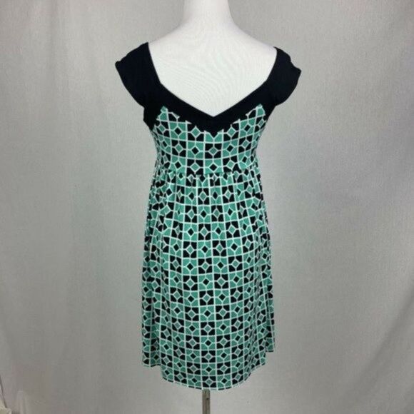 Donna Morgan Mod cap sleeve geometric print short - Picture 5 of 6